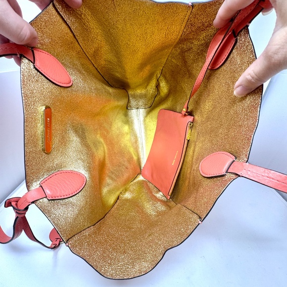 Michael Kors Mae Large Reversible Tote Bag - Picture 7 of 11